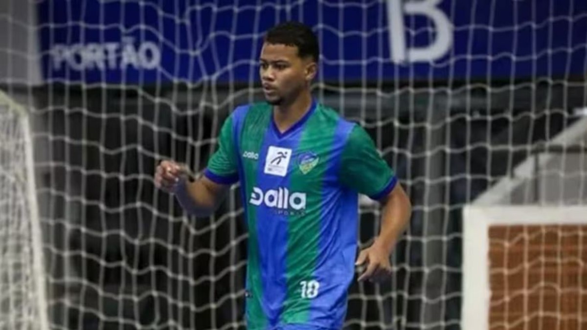 calcio sotto shock il giovane talento muore a 20 anni precipitando dal tetto dell8217hotel da Tvzap.it calcio sotto shock il giovane talento muore a 20 anni precipitando dal tetto dell8217hotel