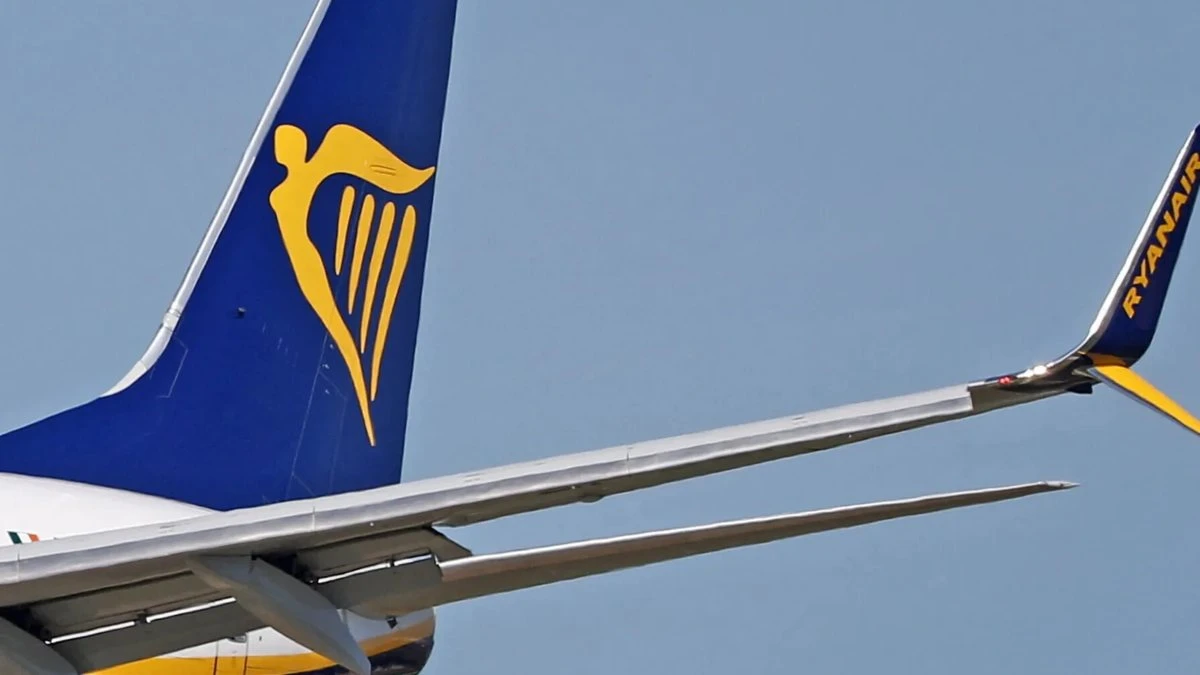 Velivolo Ryanair coinvolto in collisione con autocisterna sulla pista dell'aeroporto di Edimburgo