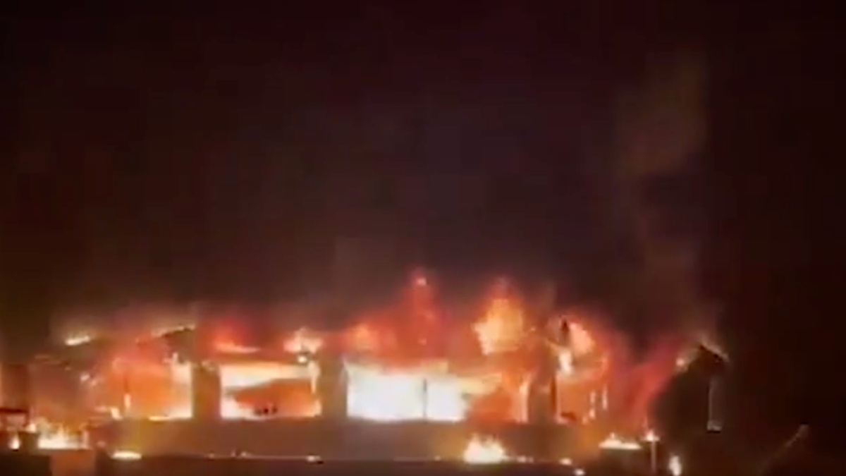 Strage in discoteca, almeno 25 morti in un incendio notturno (VIDEO) Strage in discoteca, almeno 25 morti in un incendio notturno (VIDEO)