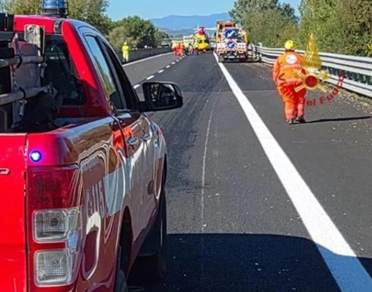 Intervento dei soccorsi sull’autostrada A1 dopo l’incidente