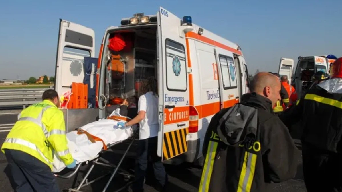 Tragico incidente in autostrada, ci sono morti: 4 ambulanze sul posto