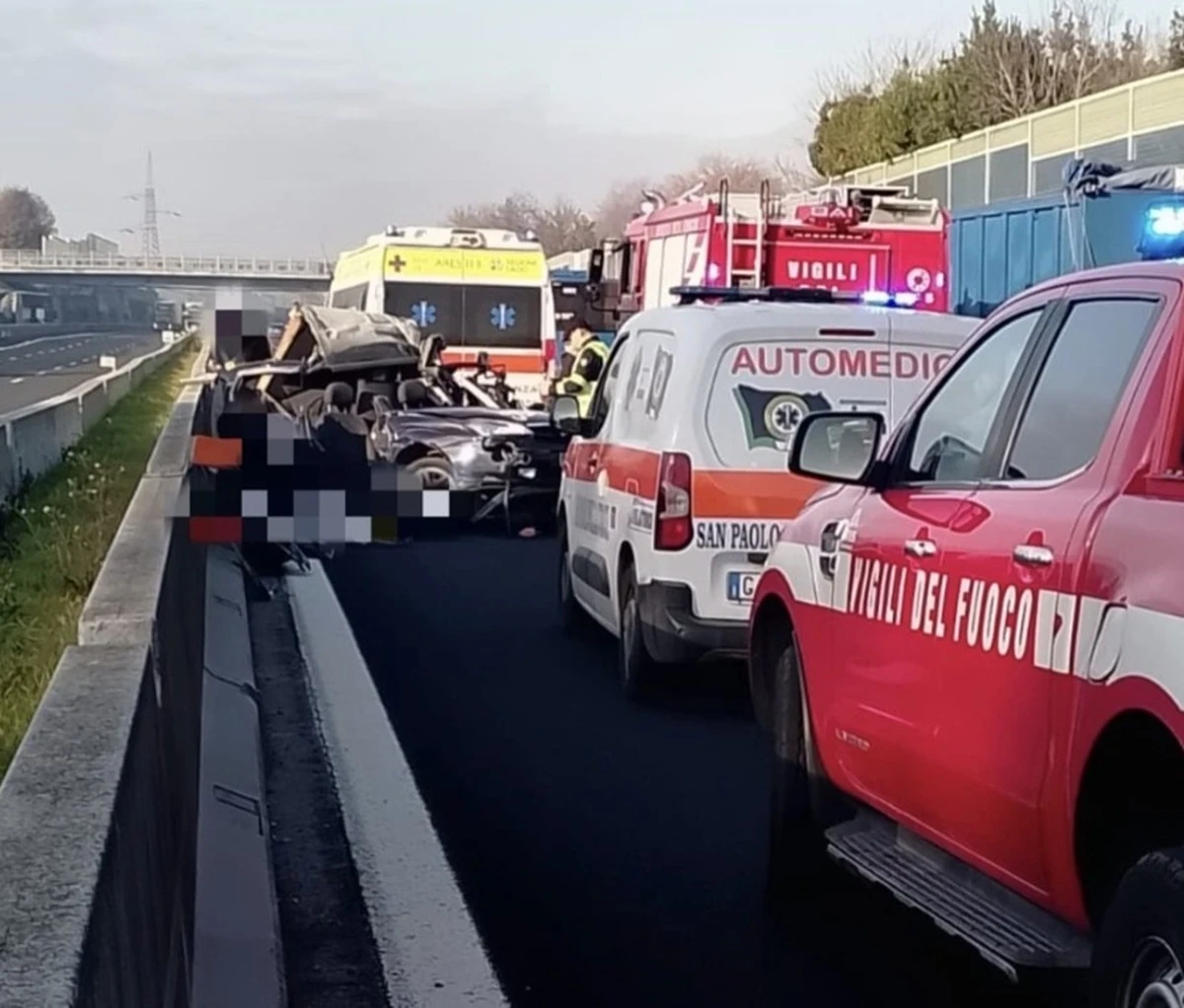 Coda di auto e mezzi pesanti in autostrada dopo un grave incidente