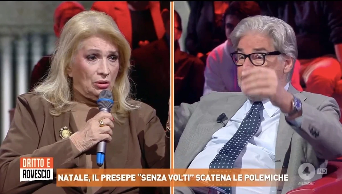 Iva Zanicchi in studio televisivo sorridente