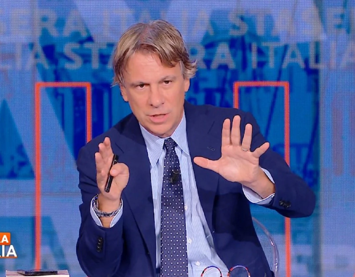 Il conduttore Nicola Porro durante una trasmissione televisiva