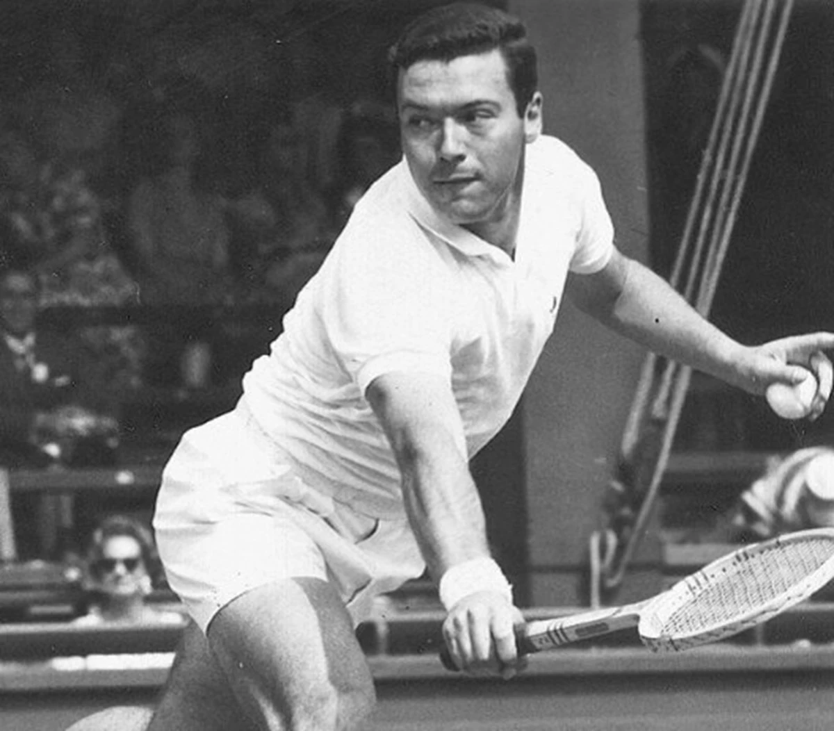 Nicola Pietrangeli in campo da tennis