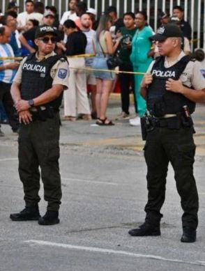 Il calciatore Mario Pineida ucciso in un agguato in Ecuador: lutto e choc del Barcellona SC