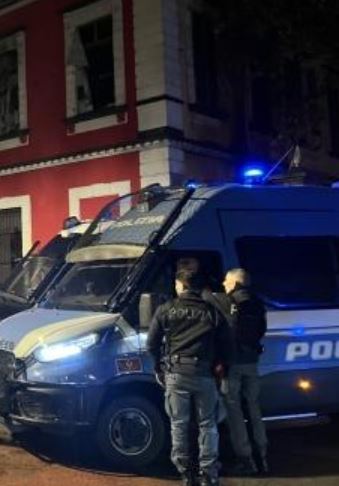 Torino, blitz delle forze dell’ordine al centro sociale Askatasuna: due scuole chiuse in via precauzionale