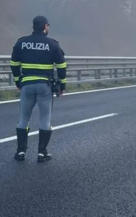 Orvieto, incidente in A1 tra camion e auto: tre feriti, veicoli in coda in direzione Roma