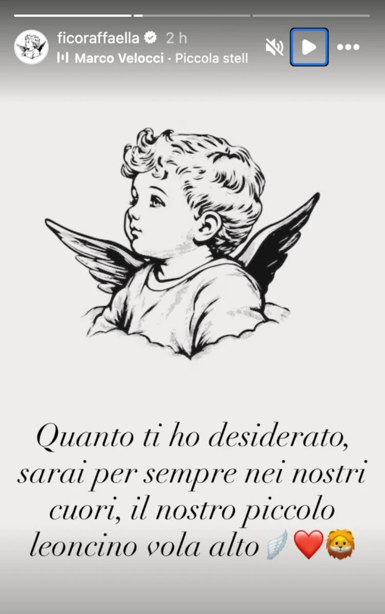 Raffaella Fico con sguardo serio durante un’uscita pubblica