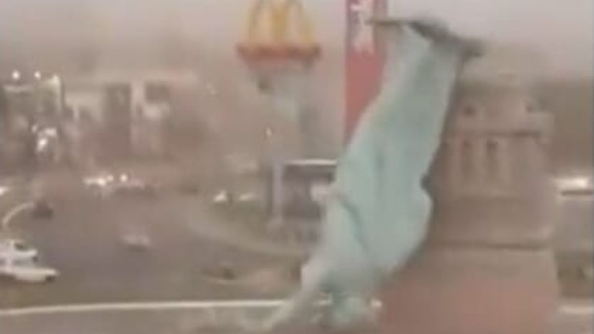 terribile tornado la statua viene spezzata dalla furia del maltempo immagini apocalittiche video da Tvzap.it terribile tornado la statua viene spezzata dalla furia del maltempo immagini apocalittiche video