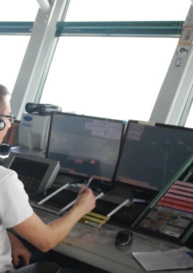 Paura in volo, a bordo 180 persone: shock totale! Anomalia al motore e atterraggio d'emergenza