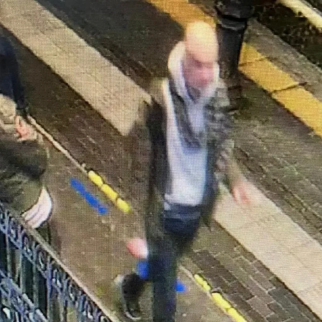 Polizia ferroviaria e forze dell'ordine al lavoro alla stazione di Bologna per l'omicidio del capotreno