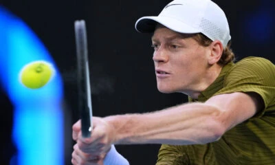 Novak Djokovic e Jannik Sinner durante la semifinale