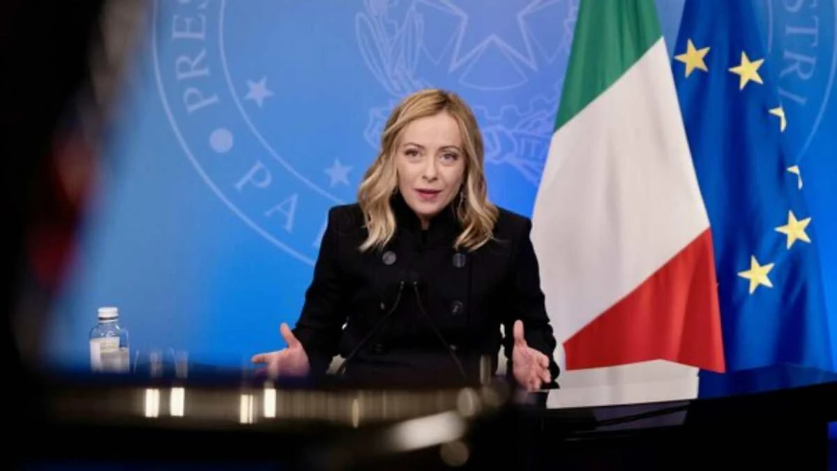 Giorgia Meloni durante una conferenza stampa alla Camera dei Deputati