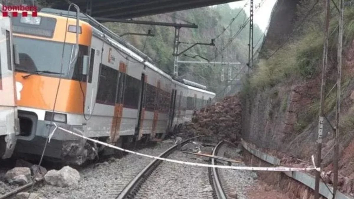Intervento di Protezione civile e vigili del fuoco sul luogo dell'incidente ferroviario