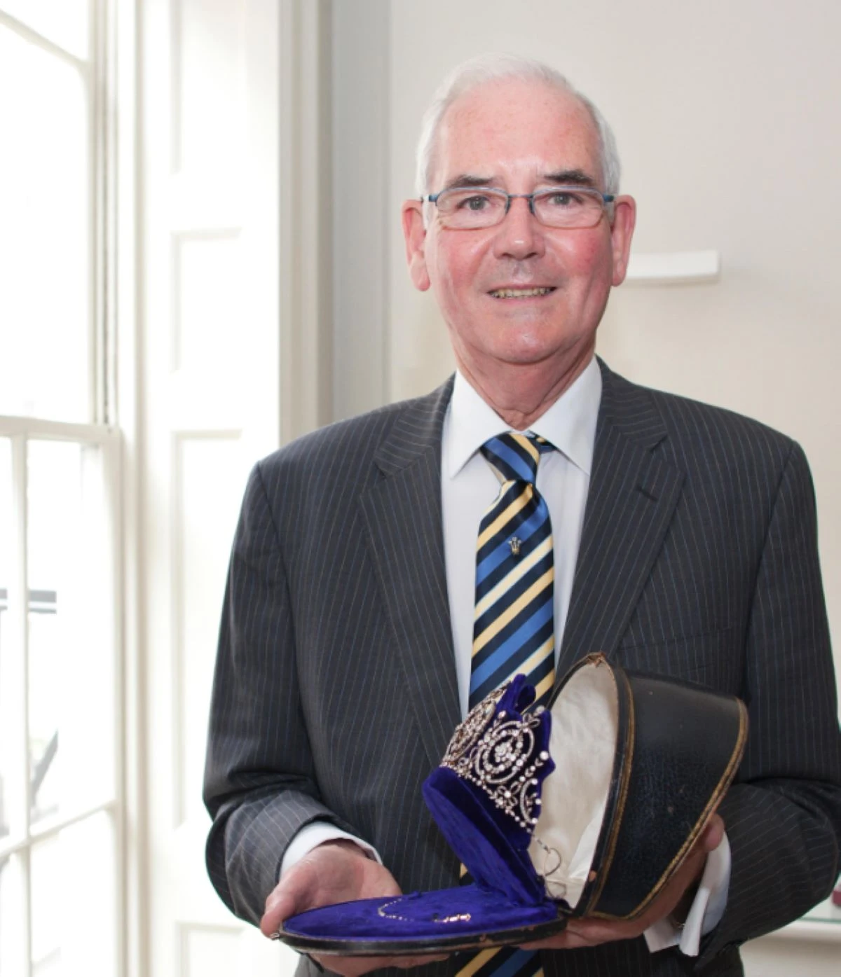 Ritratto dello storico gioielliere della Corona britannica