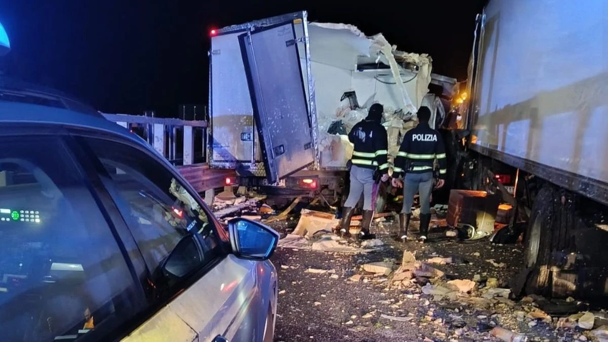 Incidente notturno tra camion sull'autostrada A1