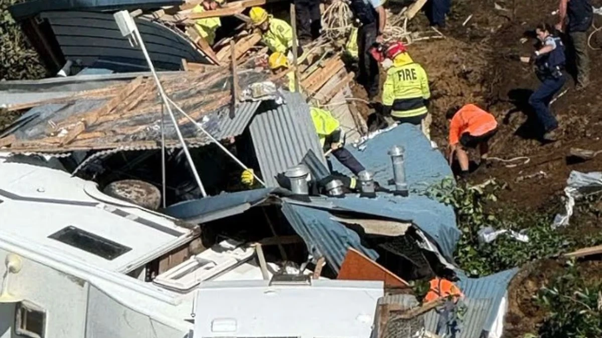 Dettaglio dei soccorsi e dei detriti dopo la frana nel campeggio neozelandese