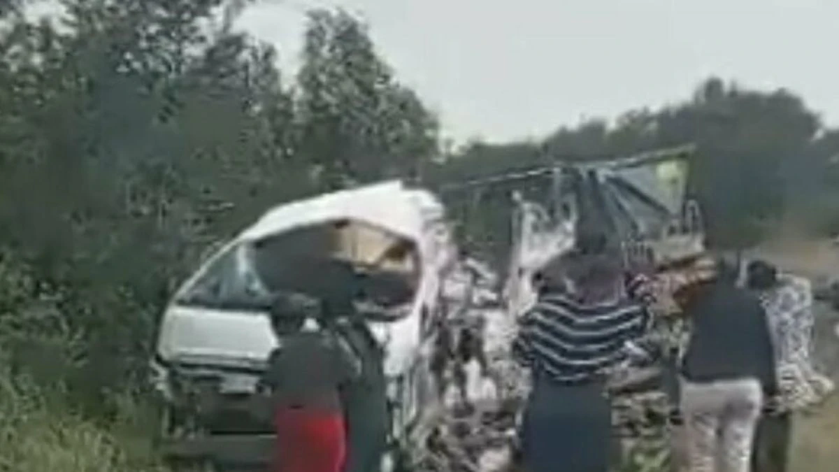 Mezzi di soccorso sul luogo dell'incidente stradale vicino Johannesburg