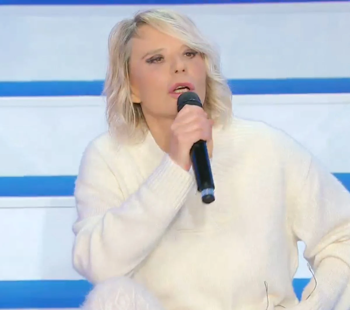 Maria De Filippi nello studio di Uomini e Donne