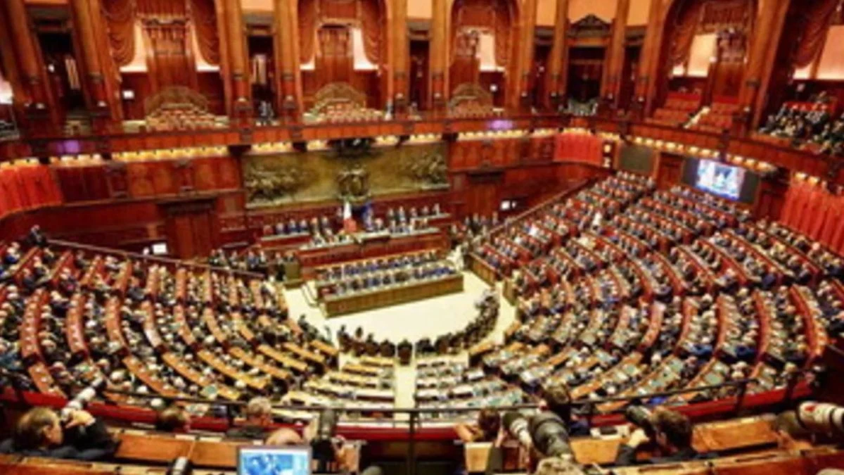 Deputati in Aula durante un momento di tensione
