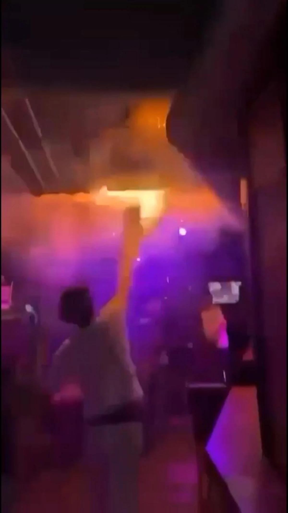 Immagini del rogo alla discoteca Le Constellation di Crans-Montana