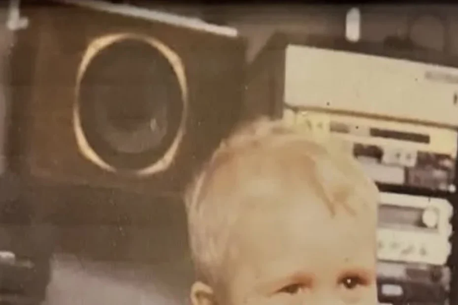 Primo piano di Paul Hardcastle Jr in uno scatto condiviso dal padre sui social