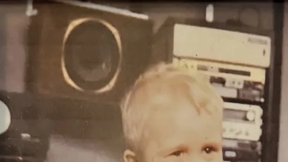 Primo piano di Paul Hardcastle Jr in uno scatto condiviso dal padre sui social