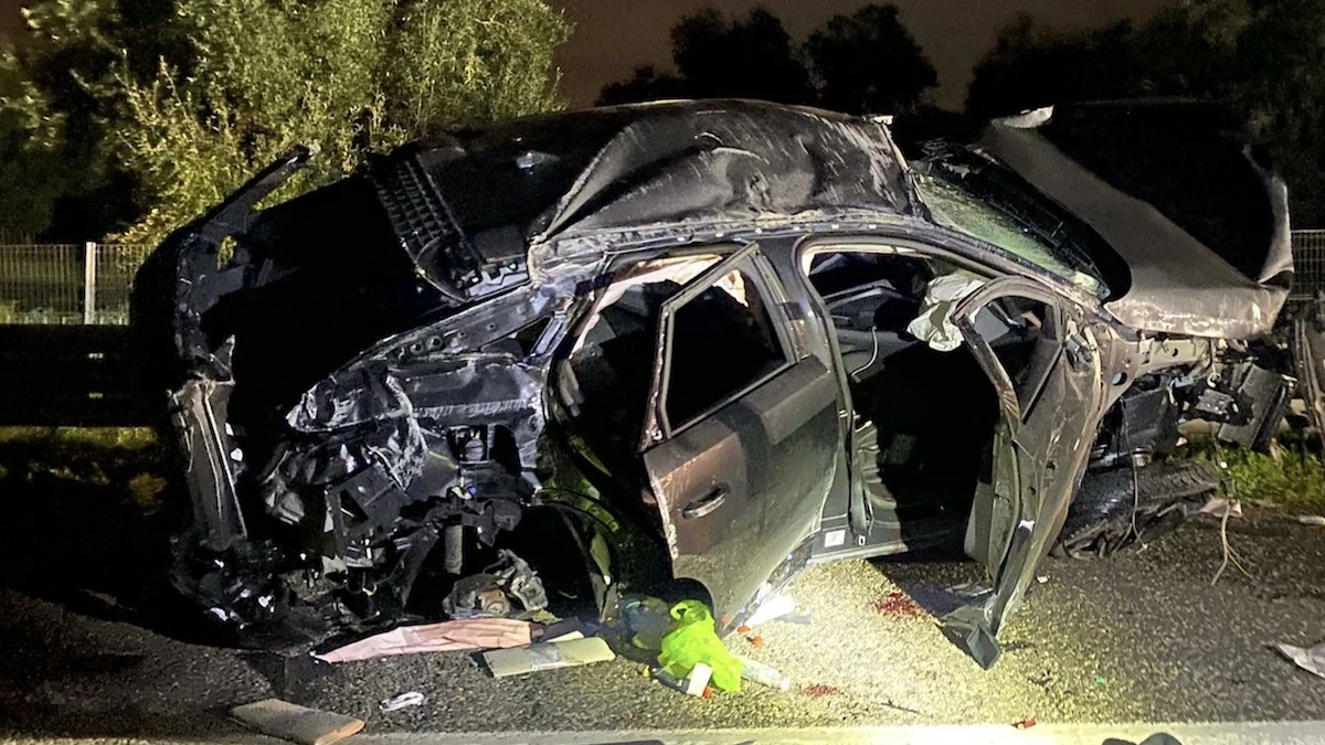 Frontale atroce in autostrada, bilancio pesante. Giovani a bordo Frontale atroce in autostrada, bilancio pesante. Giovani a bordo