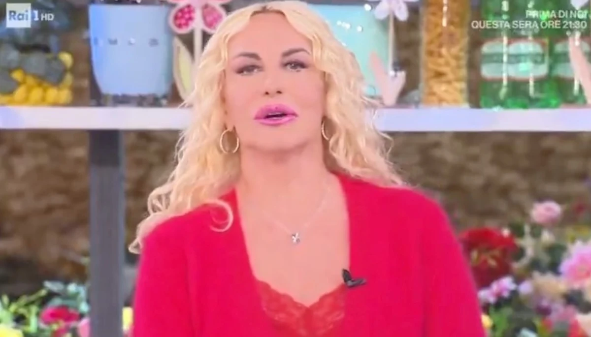 Antonella Clerici in primo piano durante la trasmissione