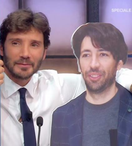 Lei al posto di Herbert: Affari tuoi, chi è il nuovo volto che ha incantato tutti. Famosissima!