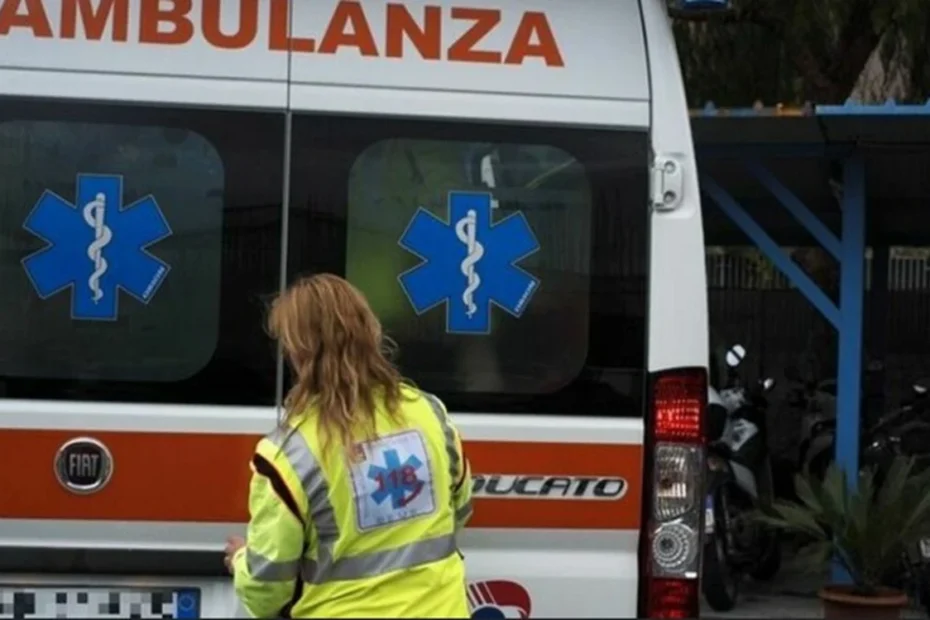 Ambulanza del 118 utilizzata per i soccorsi dopo il cenone di Capodanno