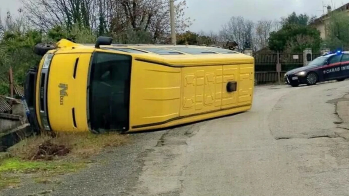 Scuolabus coinvolto in incidente stradale a Cervaro