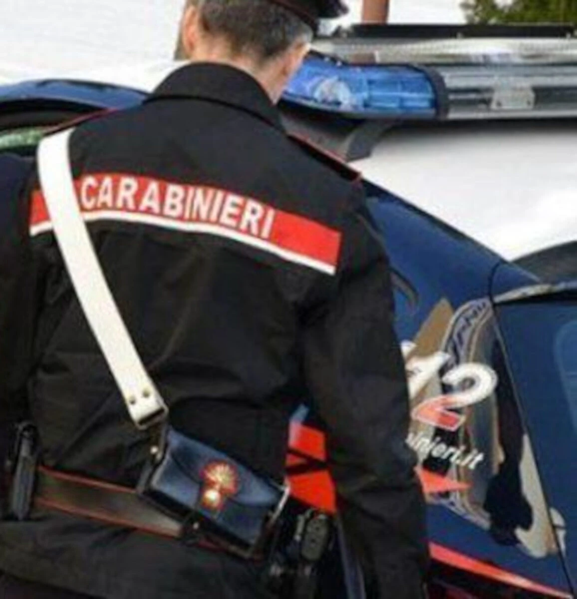 Pattuglia dei carabinieri impegnata nelle indagini