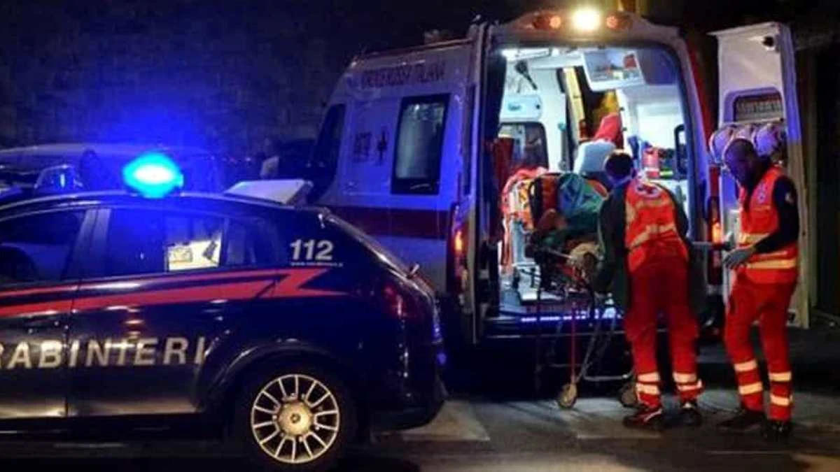 Intervento notturno di ambulanza e carabinieri in una zona di campagna