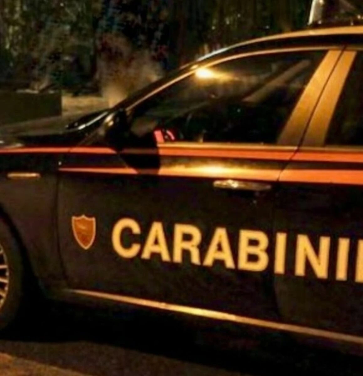 Auto dei carabinieri durante un intervento notturno