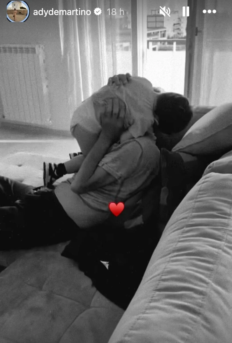 Stefano De Martino durante i giorni del lutto per il padre