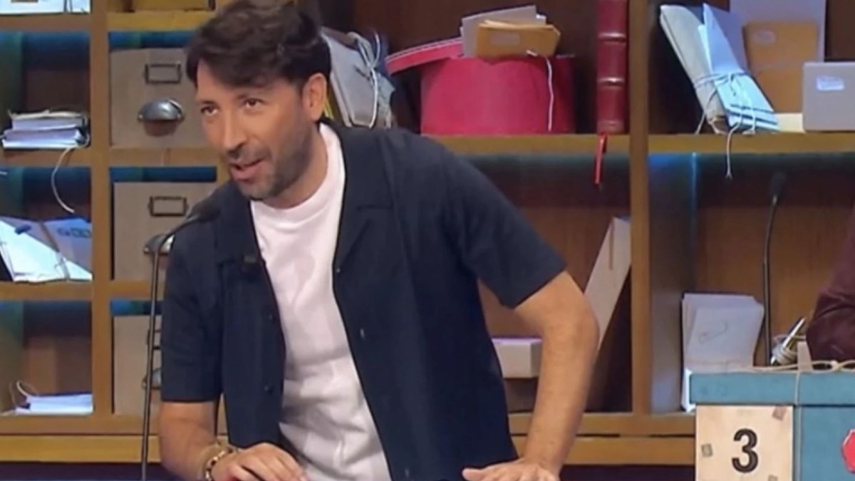 Lei al posto di Herbert: Affari tuoi, chi è il nuovo volto che ha incantato tutti. Famosissima!