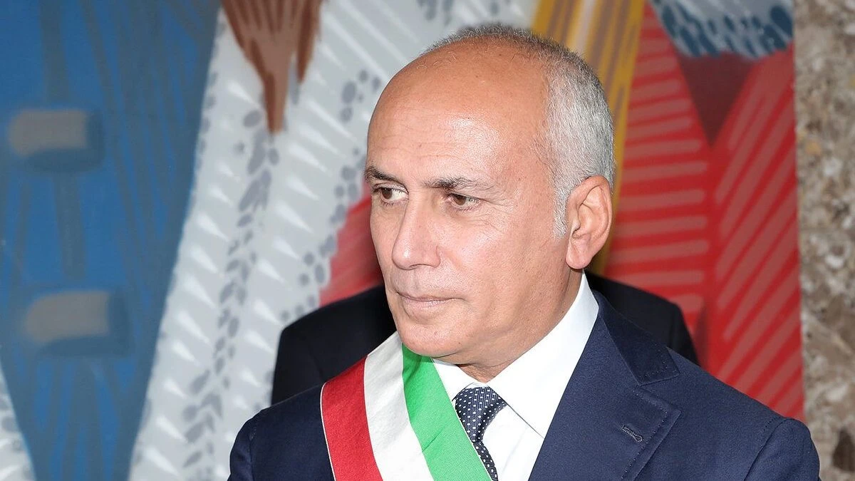 Sindaco e rappresentanti del centrosinistra in tensione politica a Cosenza
