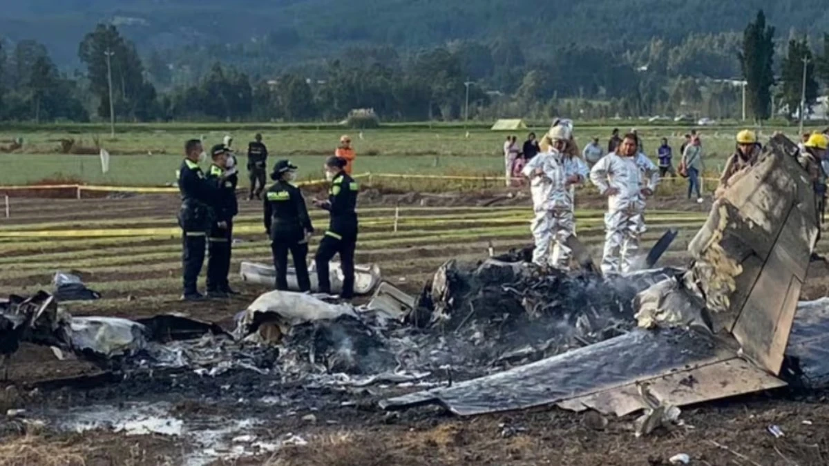 Aereo precipitato in un campo agricolo nei pressi di Paipa, Colombia