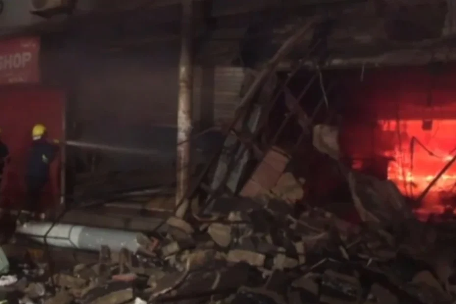 incendio centro commerciale vittime