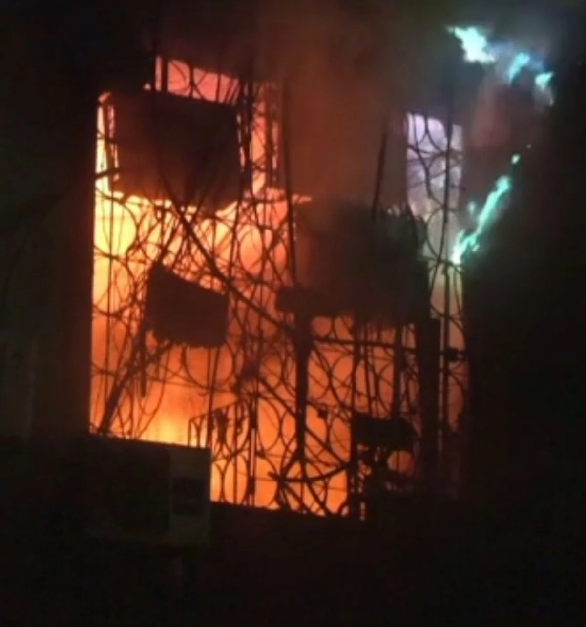 incendio centro commerciale vittime