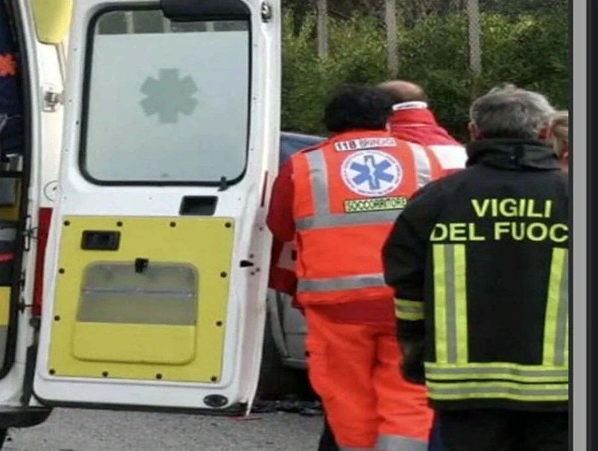 Mezzi di soccorso e forze dell’ordine intervenuti sull’incidente