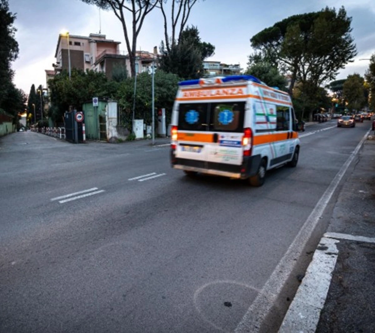 Scenario dei soccorsi dopo il grave incidente stradale sulla provinciale