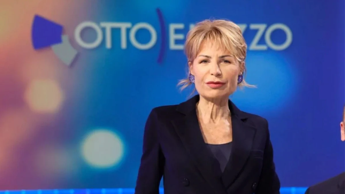 La giornalista Lilli Gruber durante la conduzione di Otto e mezzo
