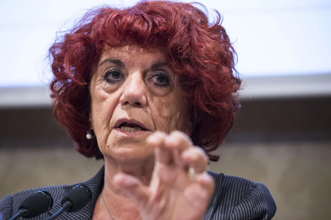 Valeria Fedeli in veste di ministra dell’Istruzione durante un intervento pubblico