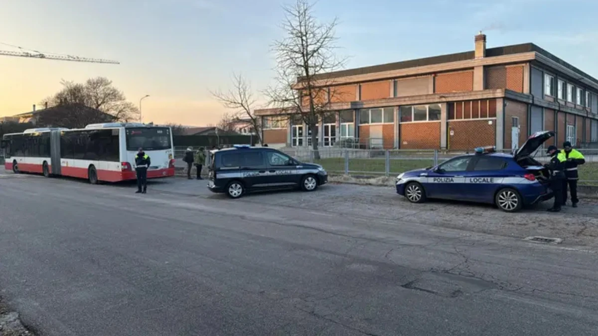 Luogo dell'incidente in cui due ragazzi sono stati investiti vicino alla scuola a Noventa Vicentina