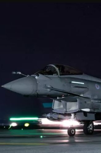 Siria, raid congiunto di Gran Bretagna e Francia: colpito un bunker dell’Isis vicino Palmira