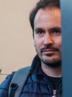 Garlasco, spuntano nuove foto di Sempio e non è da solo: chi c’è con lui