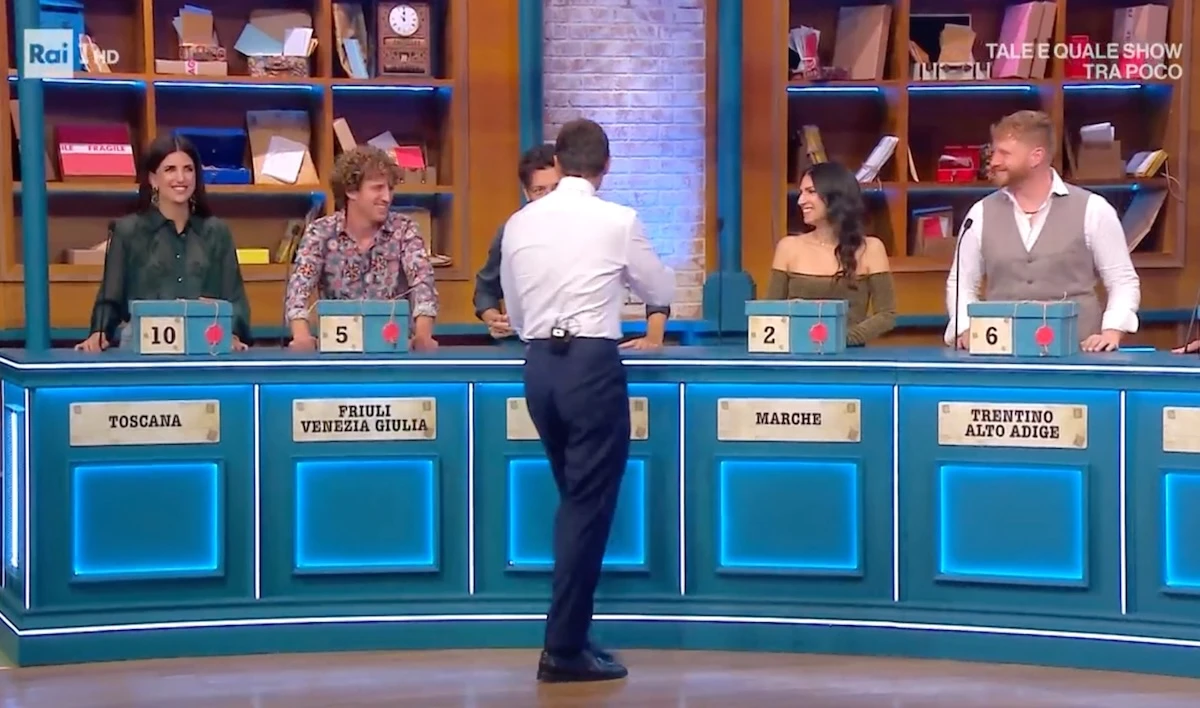 Stefano De Martino nello studio di Affari Tuoi